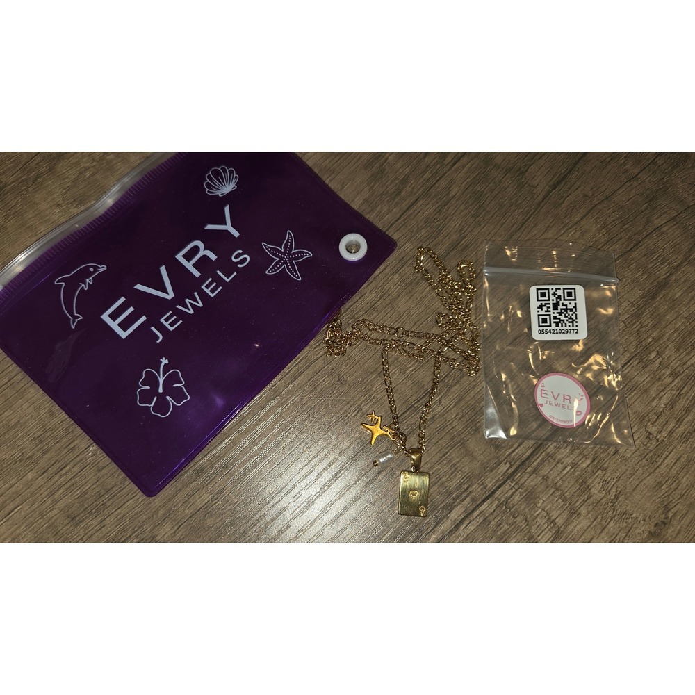 Evry Jewels Gold Queen of Hearts Playing Card Star Pearl Charm Necklace Pouch